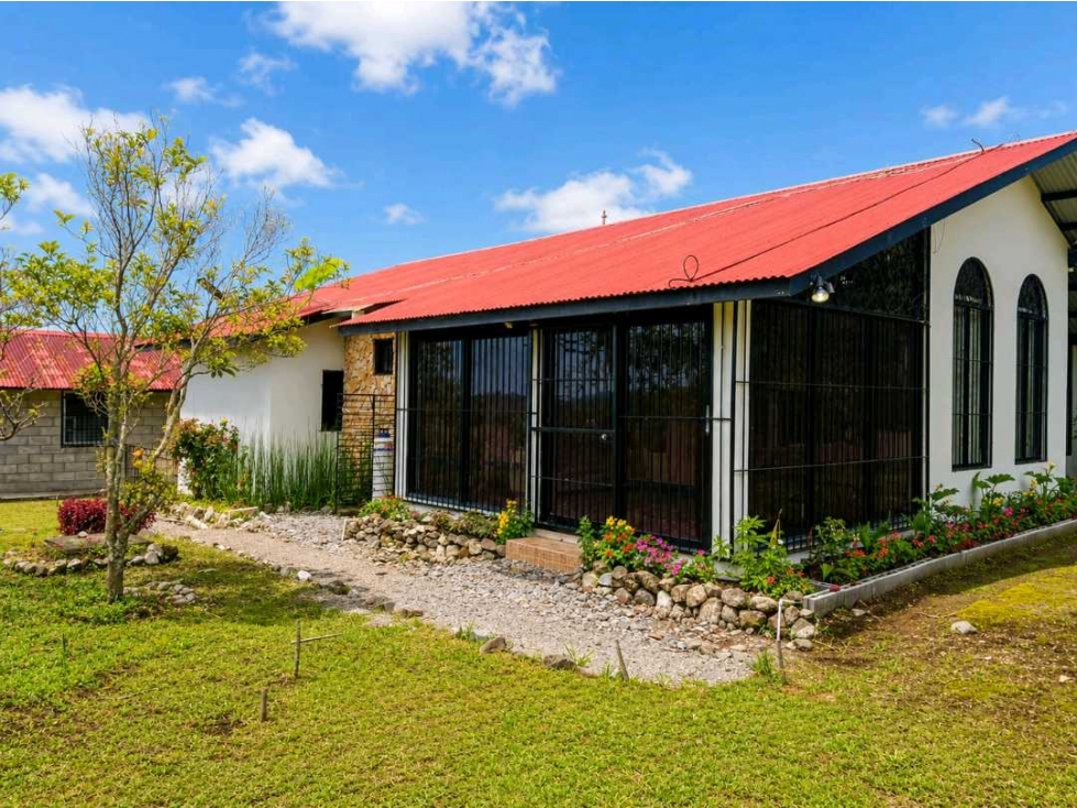 VENDO CASA + 2 CABAÑAS + 2 DEPOSITOS EN VOLCAN, TITULADA, 1500 MTS - 3
