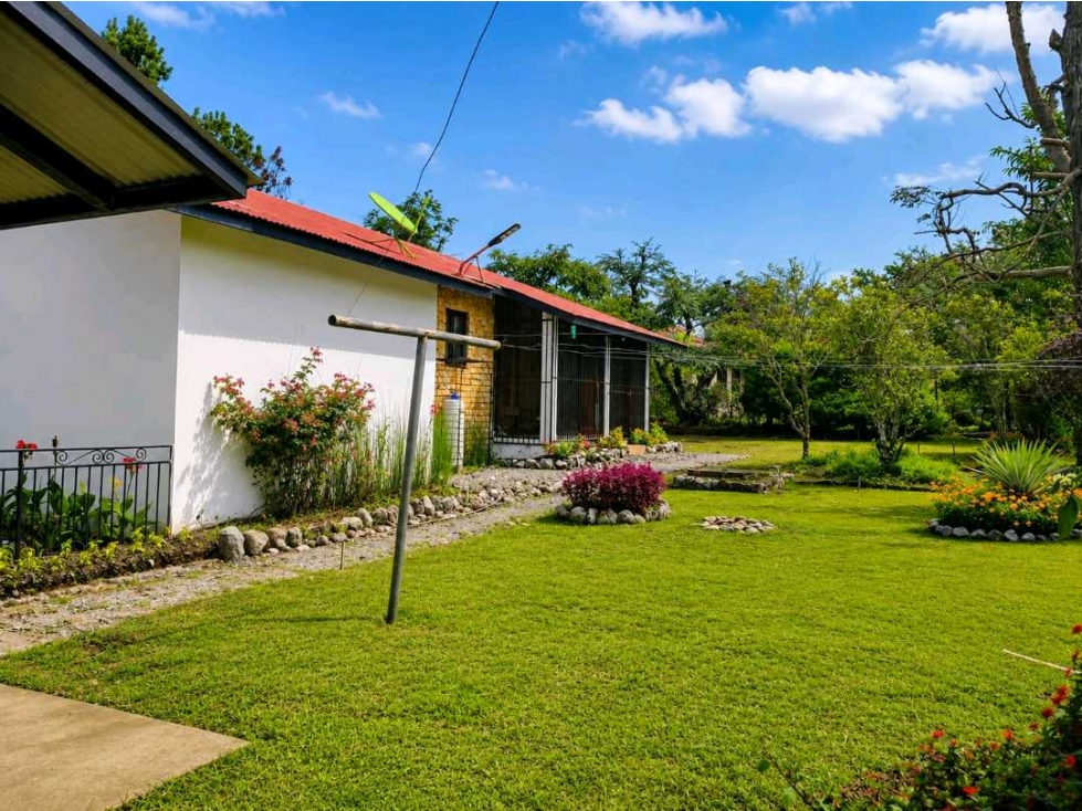 VENDO CASA + 2 CABAÑAS + 2 DEPOSITOS EN VOLCAN, TITULADA, 1500 MTS - 4