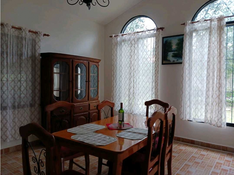 VENDO CASA + 2 CABAÑAS + 2 DEPOSITOS EN VOLCAN, TITULADA, 1500 MTS - 6