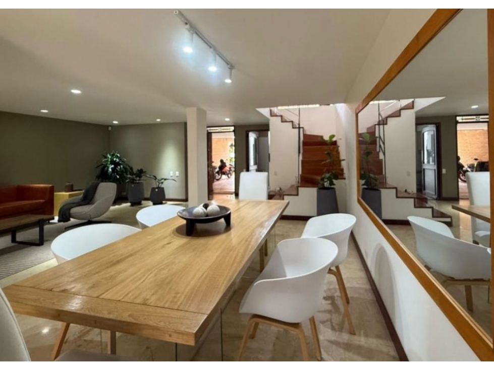 VENDO CASA ENVIGADO 200 M2, ZONA VERDE INTERIOR