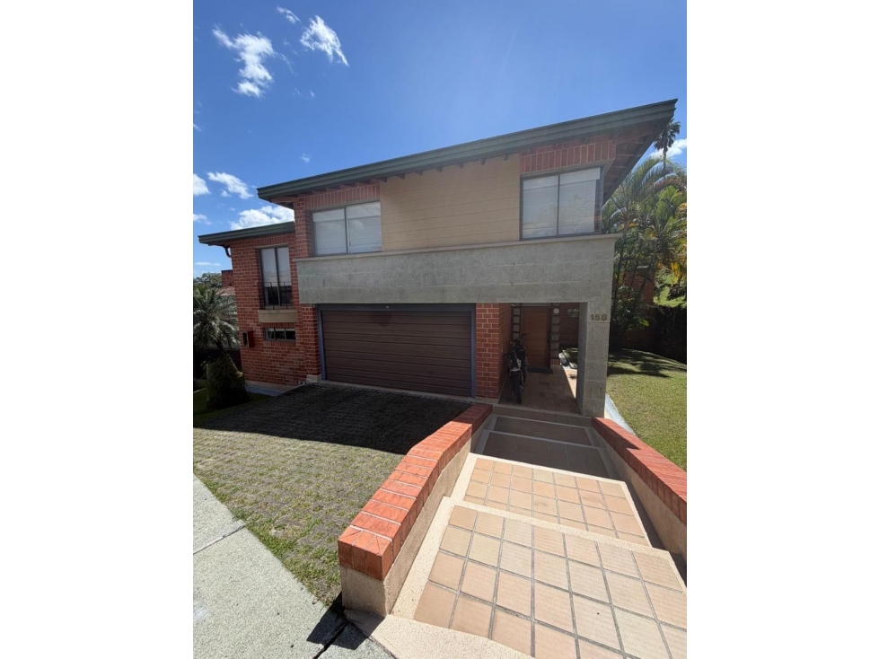 VENDO CASA ENVIGADO TRANSVERSAL INTERMEDIA SECTOR MALL LA SEBASTIANA