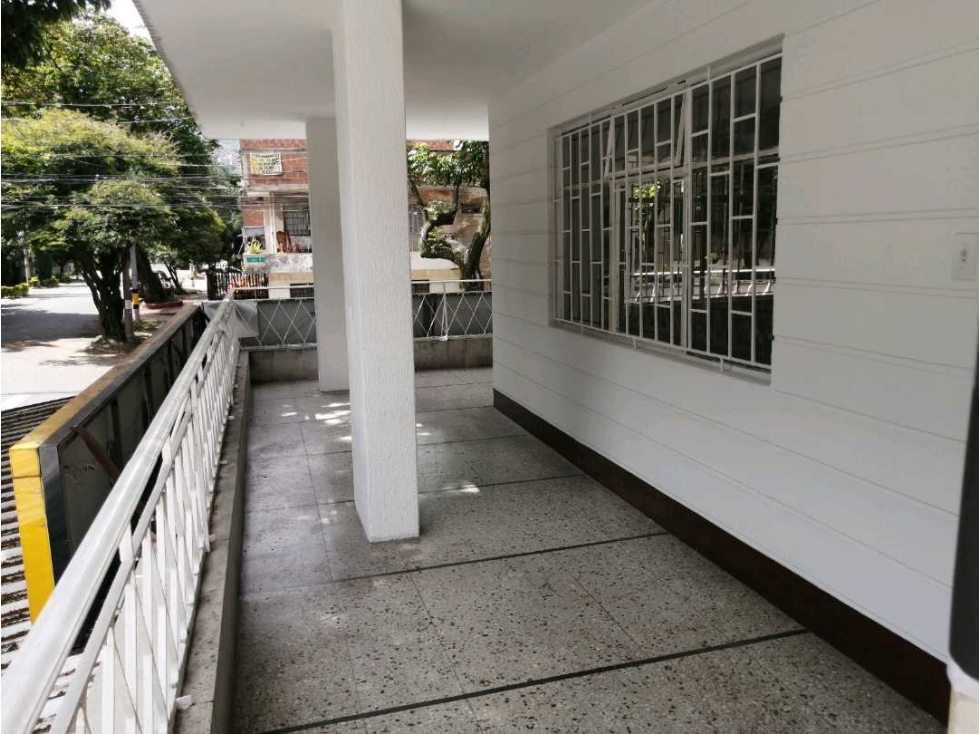 VENDO CASA ESQUINERA CON ALTA RENTABILIDAD CALASÁNZ PARTE BAJA