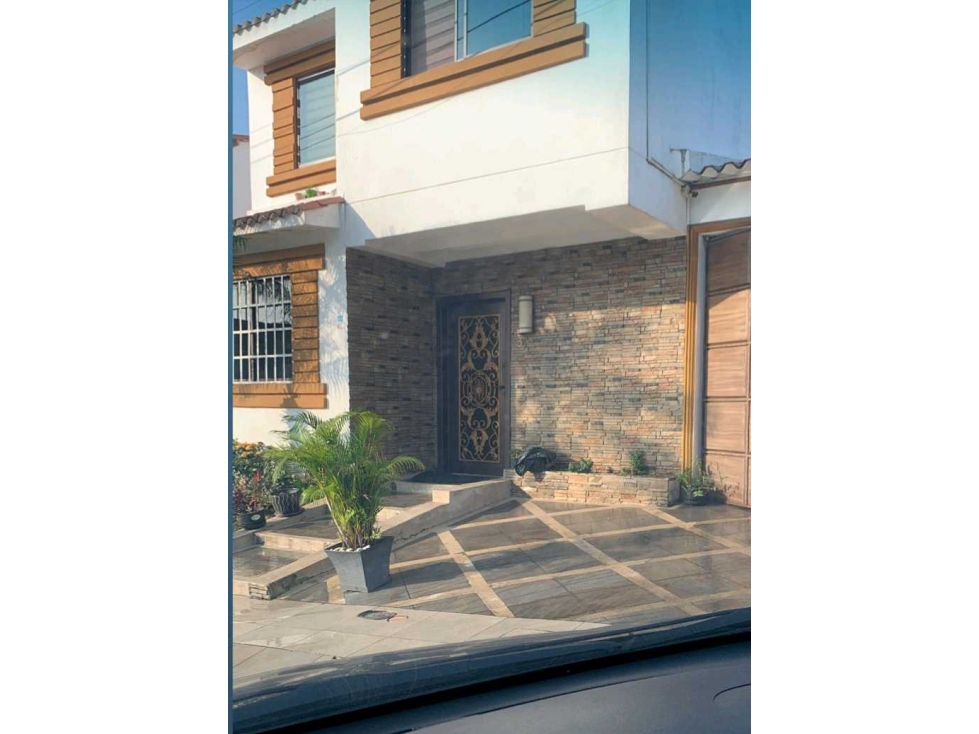 Vendo casa esquinera con piscina y jacuzzi en Alborada 10ma Etapa