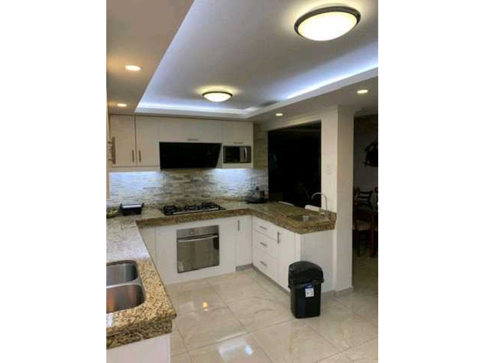 Vendo casa esquinera con piscina y jacuzzi en Alborada 10ma Etapa — foto 3