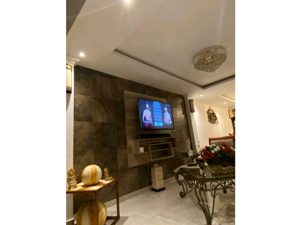 Vendo casa esquinera con piscina y jacuzzi en Alborada 10ma Etapa — foto 4