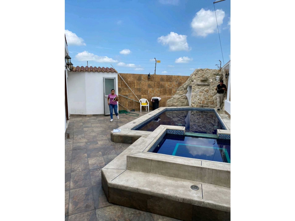 Vendo casa esquinera con piscina y jacuzzi en Alborada 10ma Etapa — foto 5