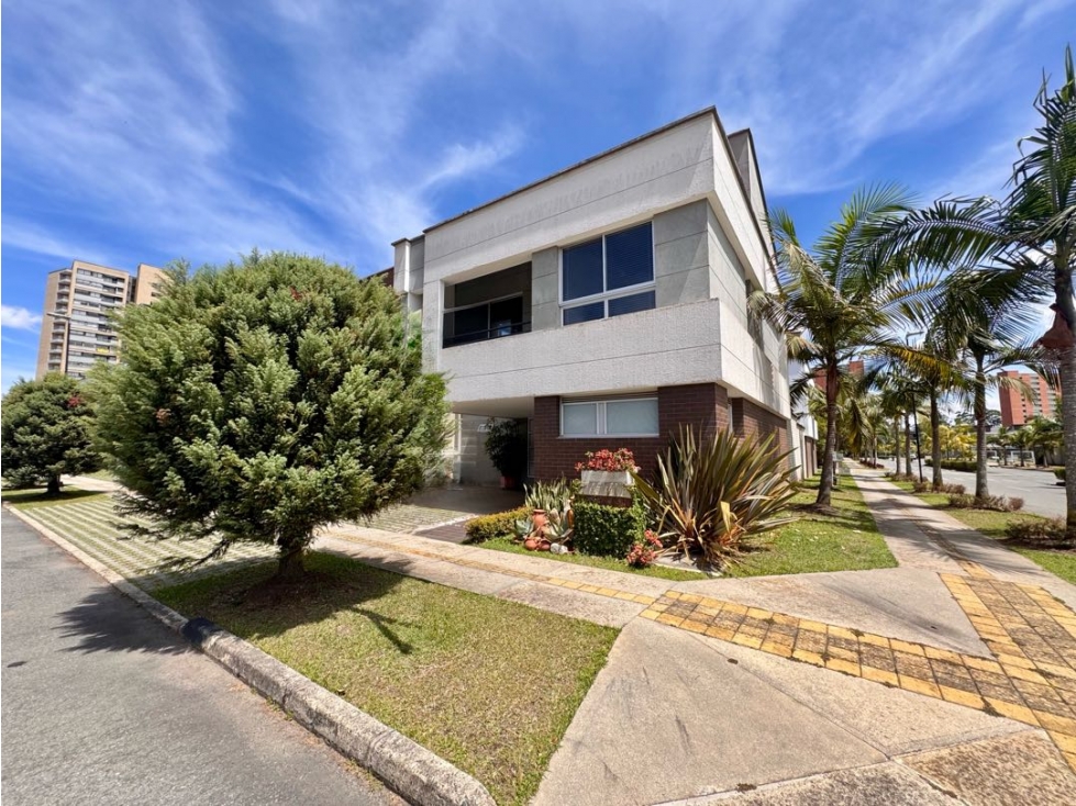 Vendo Casa esquinera en Rionegro sector Barro blanco