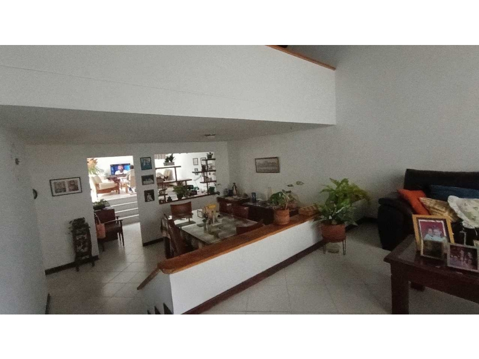 VENDO CASA ESQUINERA EN SANTA MONICA LA ALBORADA CON 2 GARAJES