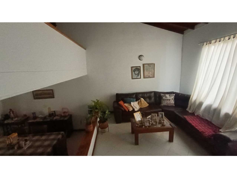 VENDO CASA ESQUINERA EN SANTA MONICA LA ALBORADA CON 2 GARAJES — foto 2