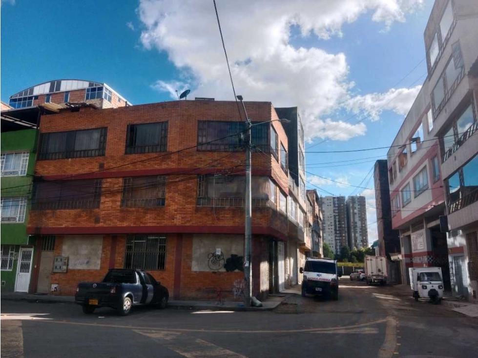 VENDO CASA ESQUINERA RENTABLE EN LAGOS DE CASTILLA BOGOTA — foto 2