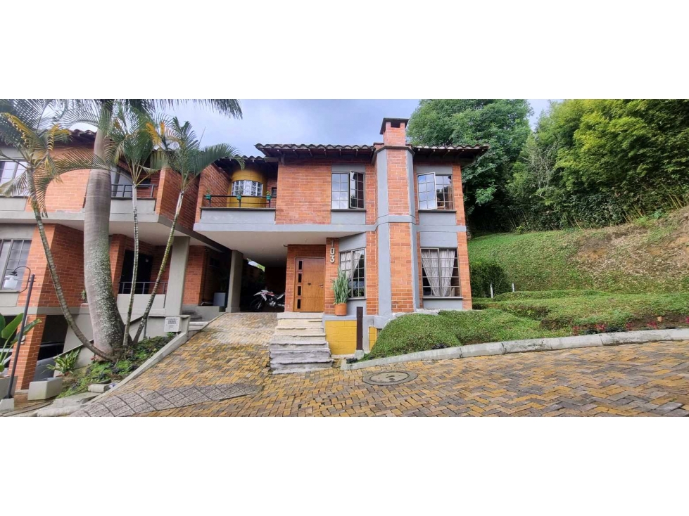 VENDO CASA ESQUINERA SABANETA ANTIOQUIA 3 ALCOBAS CON BA O JARDIN EN L