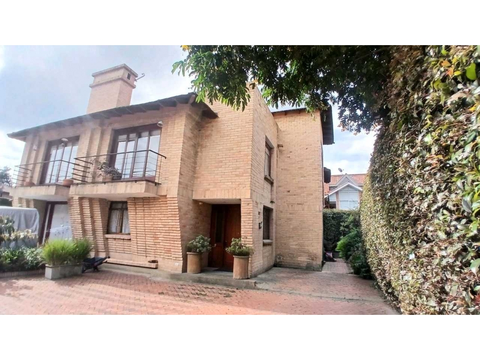 VENDO CASA CAMPESTRE BIFAMILIAR ESQUINERA EN CHIA