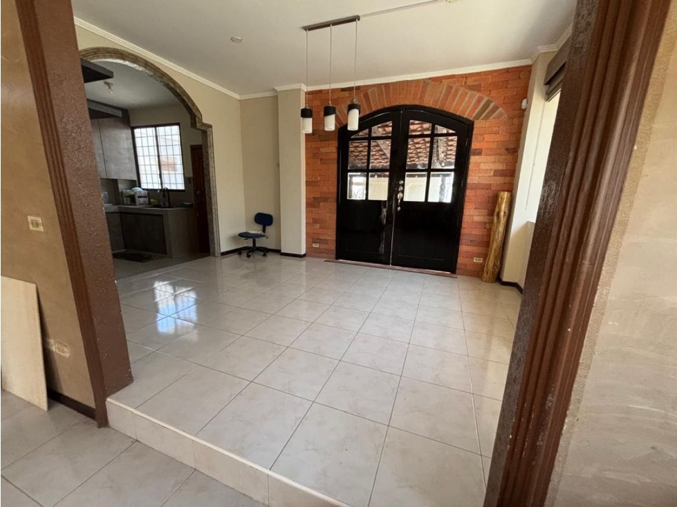 Vendo Casa Esquinera y Espaciosa Salinas — foto 2