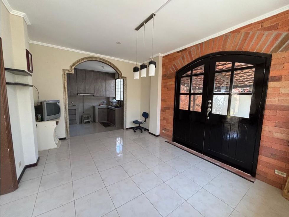 Vendo Casa Esquinera y Espaciosa Salinas — foto 3