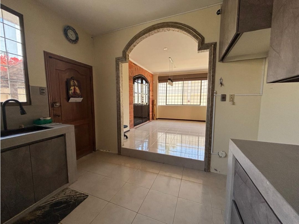 Vendo Casa Esquinera y Espaciosa Salinas — foto 5