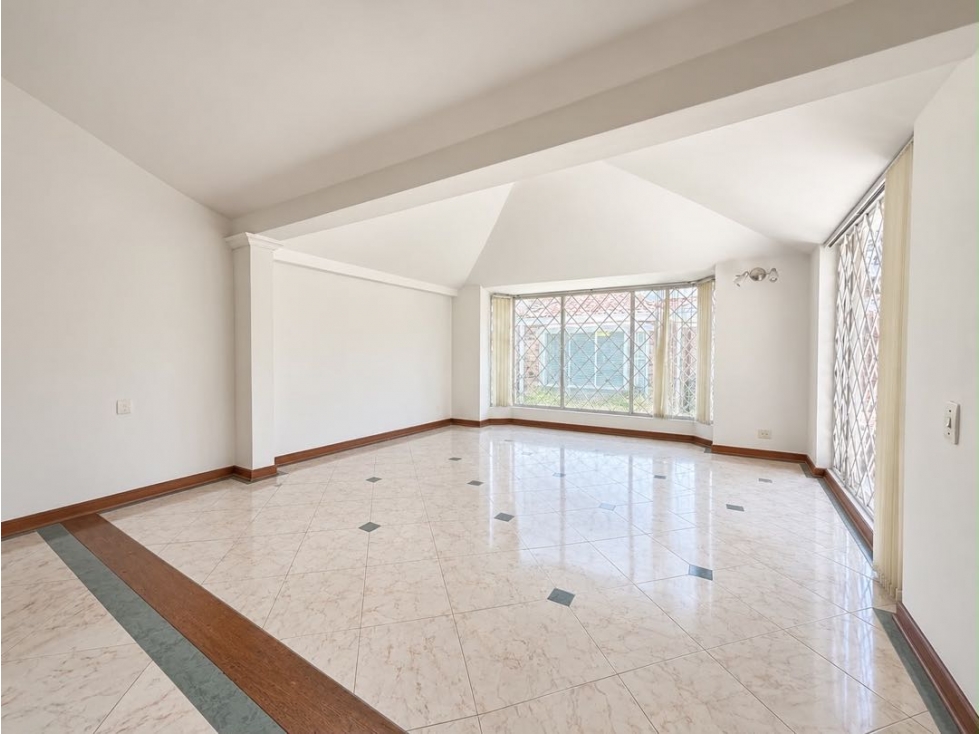 VENDO CASA EXTERIOR EN ANTIGUA