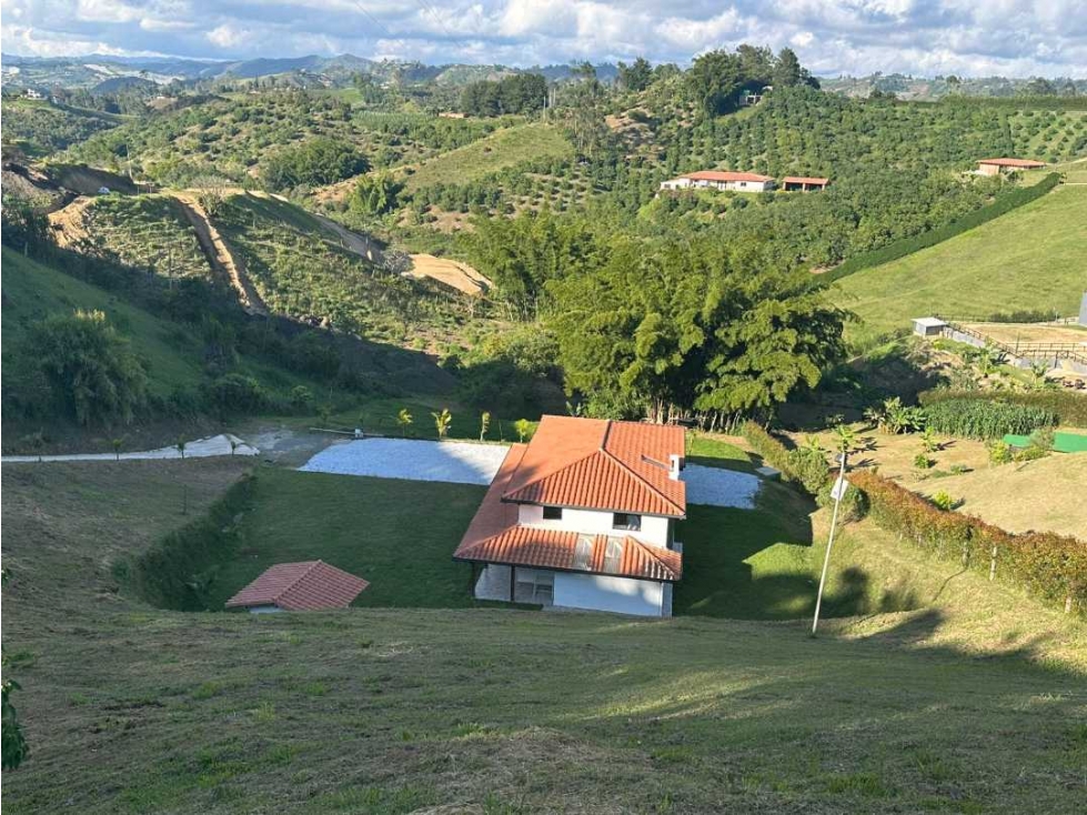 vendo casa finca campestre Marinilla, vía al Peñol 6.500 m2 HSZ — foto 2