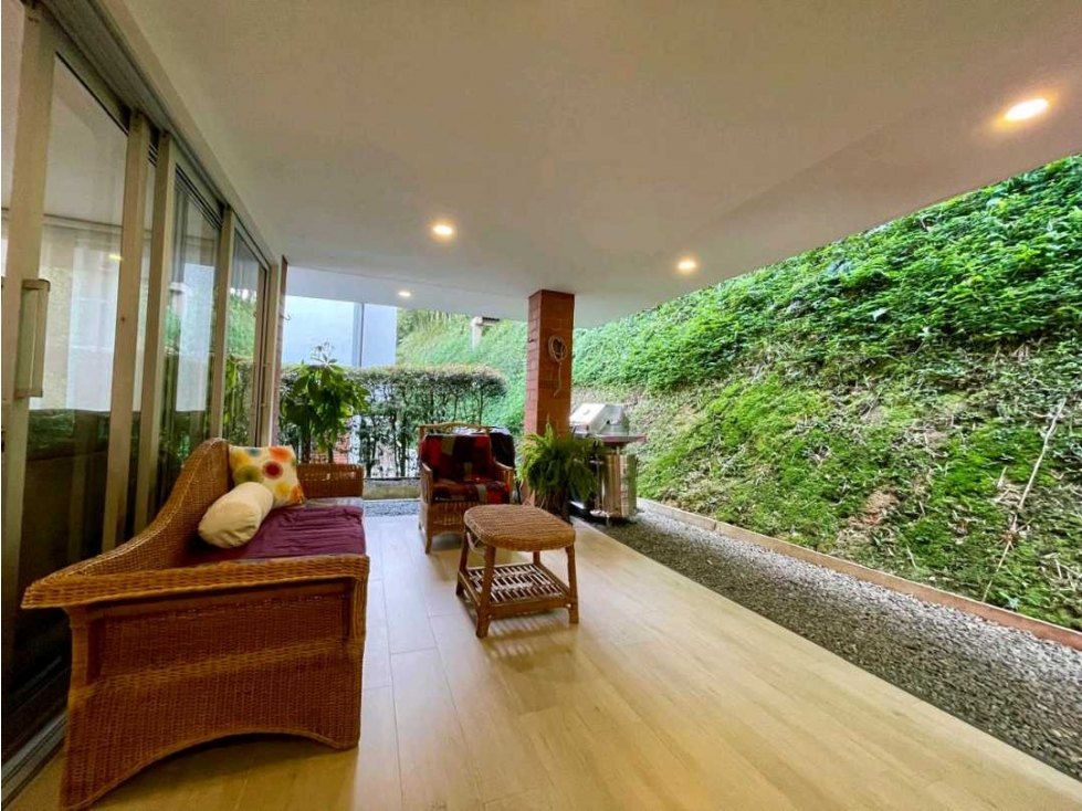 VENDO CASA HERMOSA CON TERRAZA Y JARDIN EN UNIDAD CERRADA - SABANETA — foto 2
