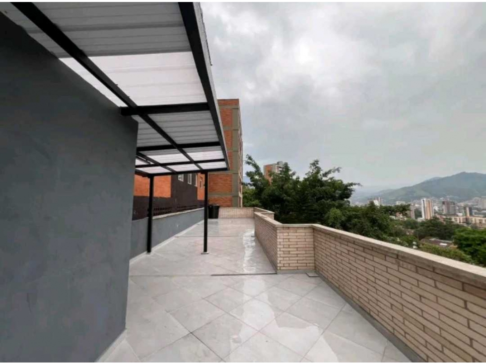 VENDO CASA INDEPENDIENTE CON TERRAZA MODERNA ENVIGADO LAS ANTILLAS