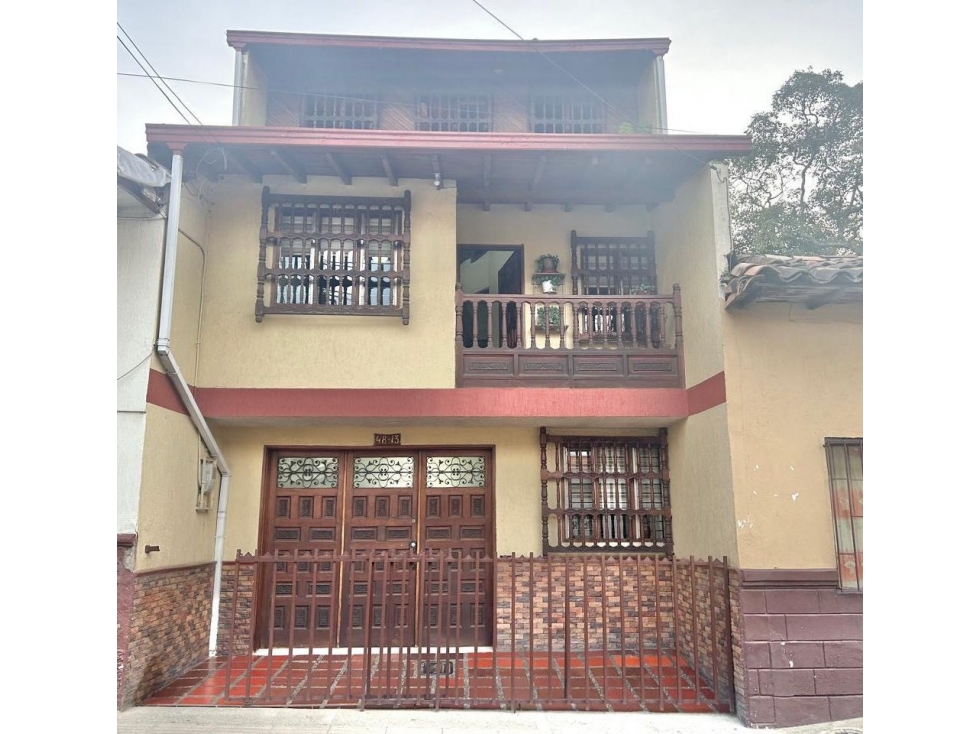 Vendo casa independiente de 2.5 niveles en Rionegro, cerca al parque