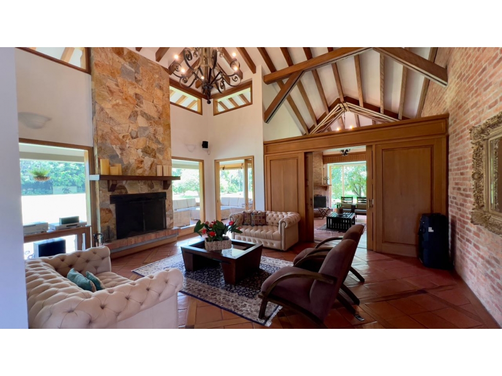 VENDO CASA INDEPENDIENTE EN LLANOGRANDE AL FRENTE DEL CLUB CAMPESTRE