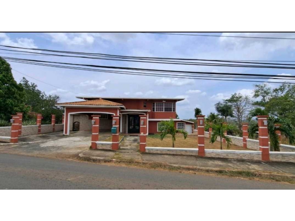 VENDO CASA LA CHORRERA BARRIO COLON URBANIZACION MARIA LETICIA
