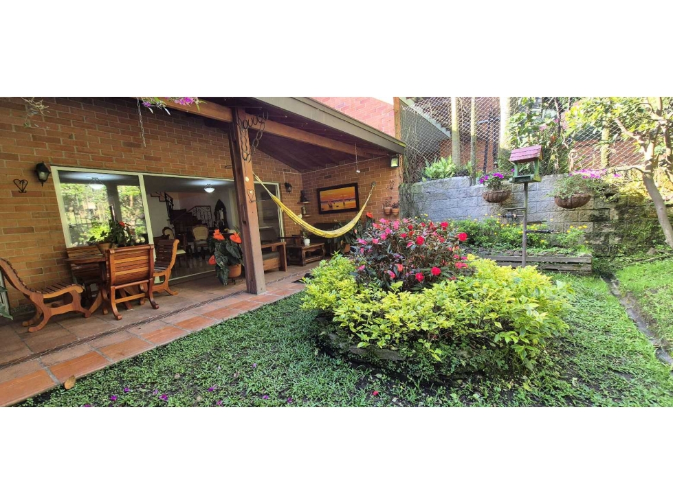 VENDO CASA LAS BRUJAS ENVIGADO 3 ALCOBAS SERVICIO TERRAZA JARDIN PATIO — foto 3