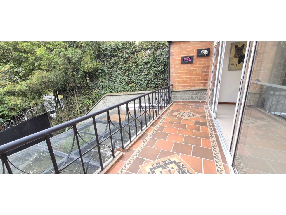 VENDO CASA LAS BRUJAS ENVIGADO 5 ALCOBAS 5 BAÑOS 3 BALCONES JACUZZI