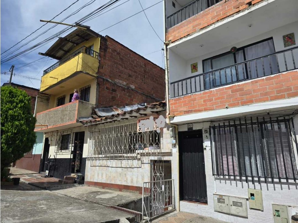 Vendo casa lote Manrrique Central