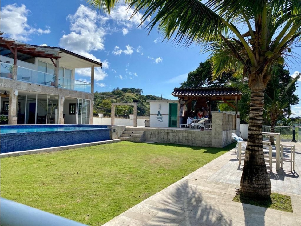 Vendo Casa lujosa en San Marino Ocean Front. Colón - 5