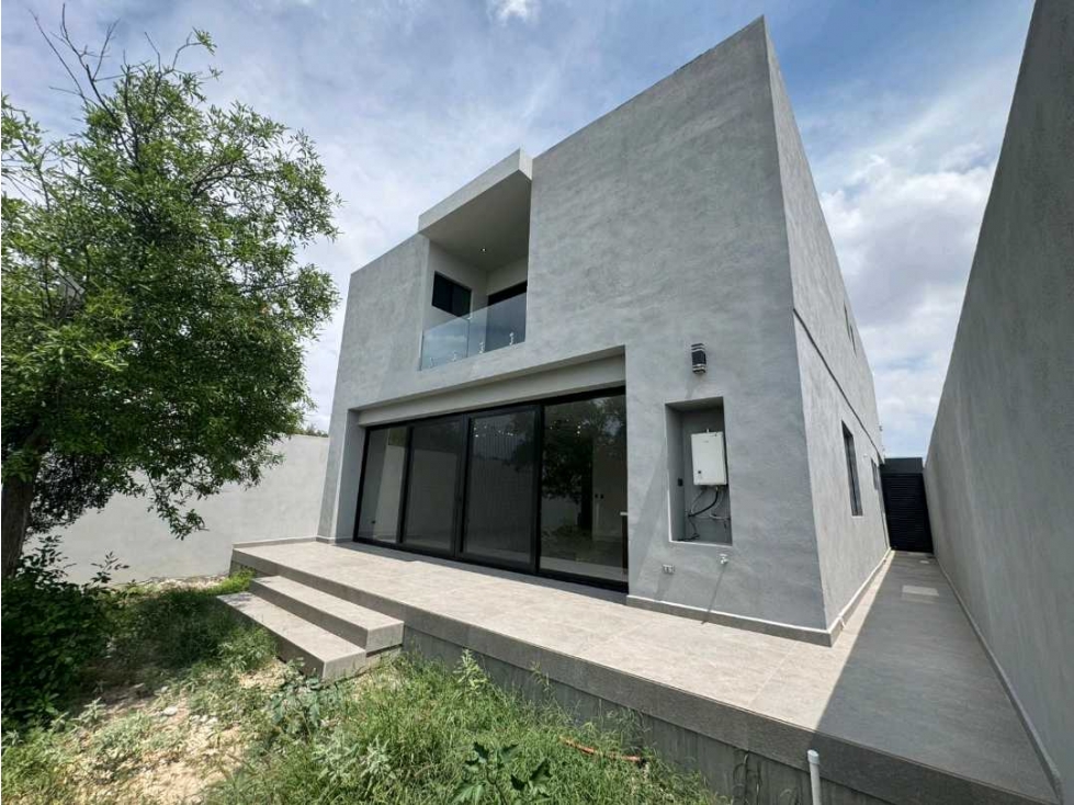 Vendo Casa Moderna al Norte en Privado