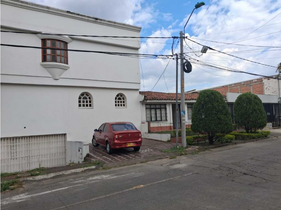 Vendo casa norte de cali barrio prados del norte esquinera lote 338 m² - 2
