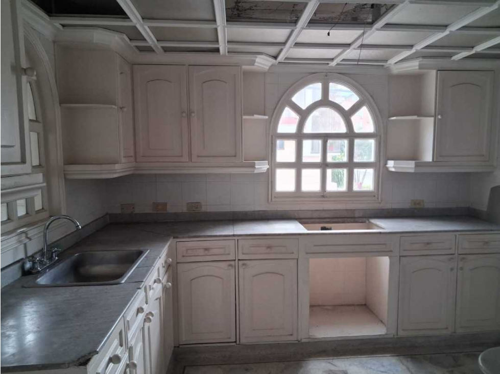 Vendo casa norte de cali barrio prados del norte esquinera lote 338 m² - 6