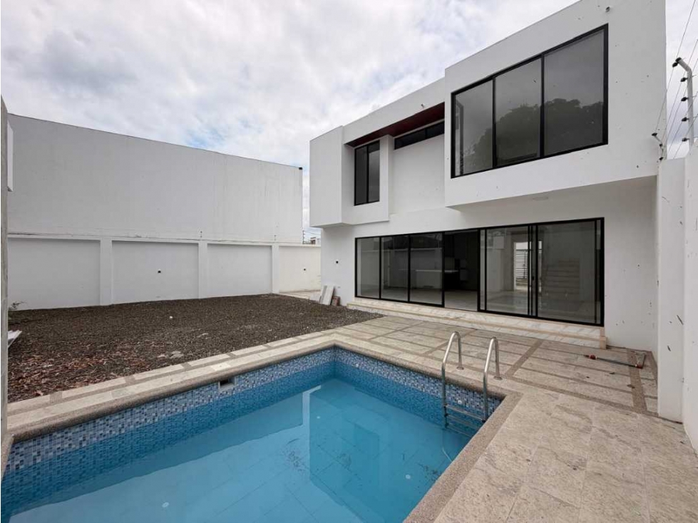 VENDO CASA NUEVA EN PORTOVIEJO SECTOR LA FORTALEZA.