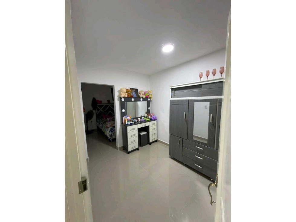 Vendo casa oriente de cali barrio el poblado 2 pisos independientes — foto 3