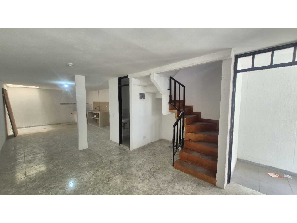 Vendo casa oriente de cali morichal de confandi 2 pisos con terraza — foto 3