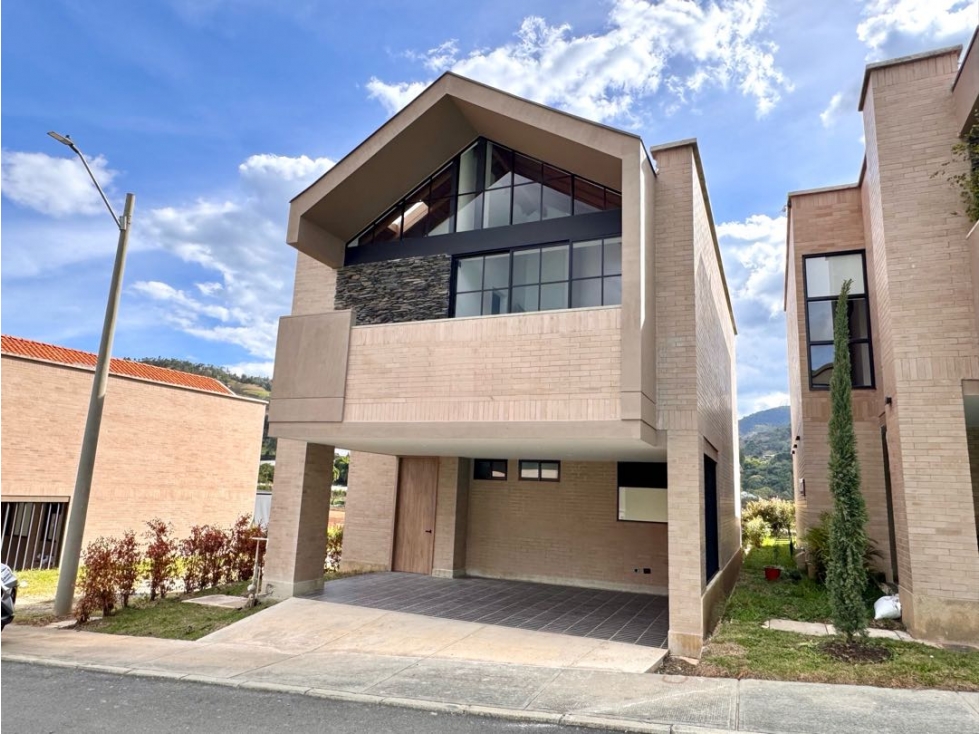 Vendo casa para estrenar en La Argentina, El Retiro