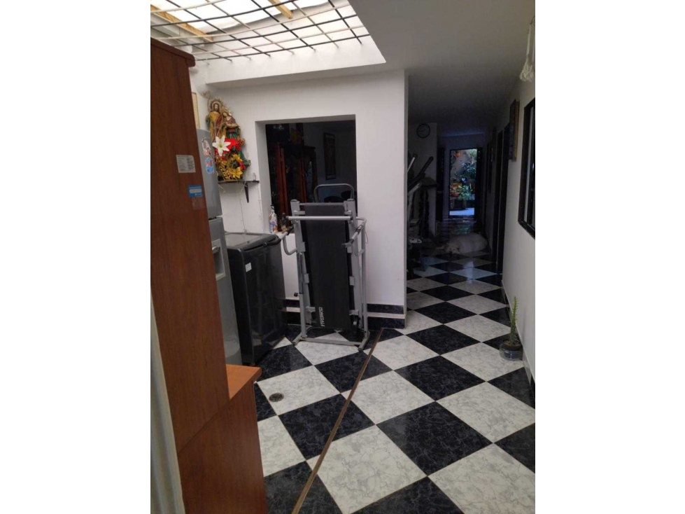 VENDO CASA PRIMER PISO EN CABAÑAS CON LOCAL COMERCIAL