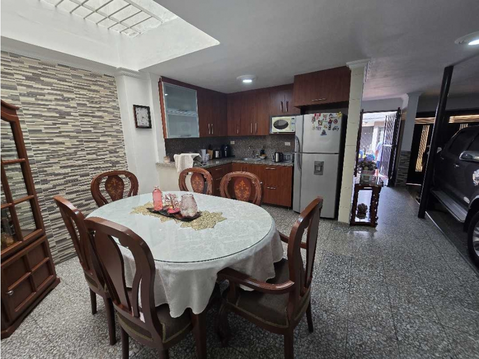 VENDO Casa primer piso en campo Amor Guayabal