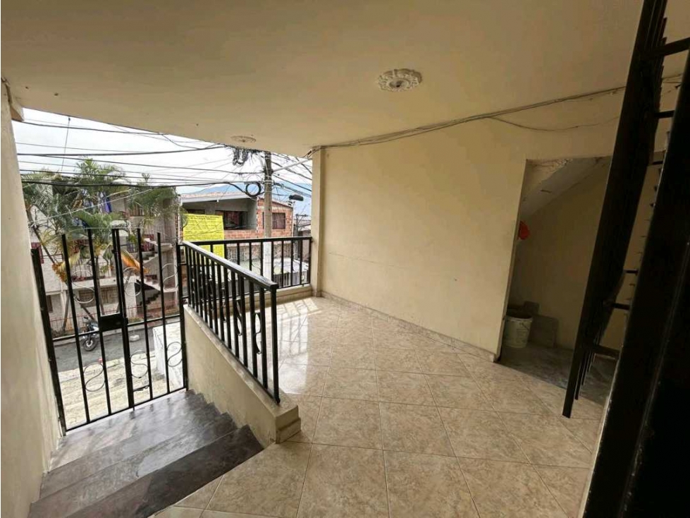 VENDO CASA PRIMER PISO PH CON SOLAR EN BELENCITO