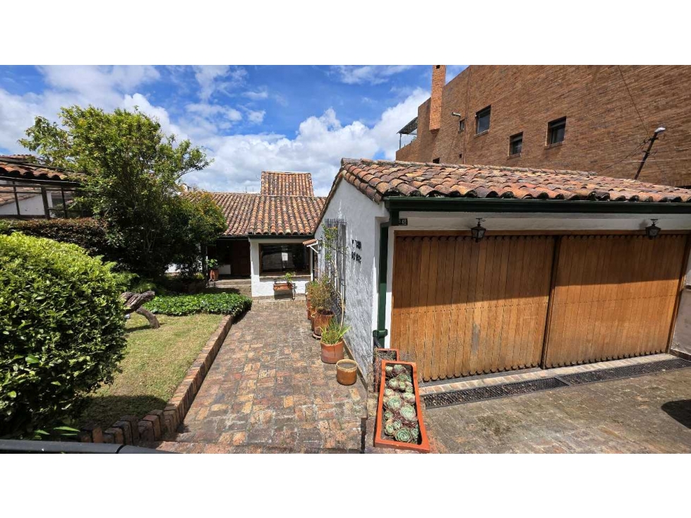 VENDO CASA REMODELADA EN CERROS DE NIZA (IC)