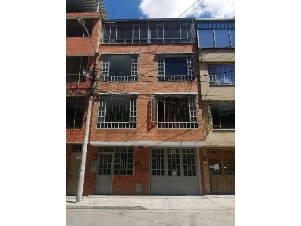 VENDO CASA RENTABLE CON LICENCIA EN PORTAL AMERICAS KENNEDY BOGOTA