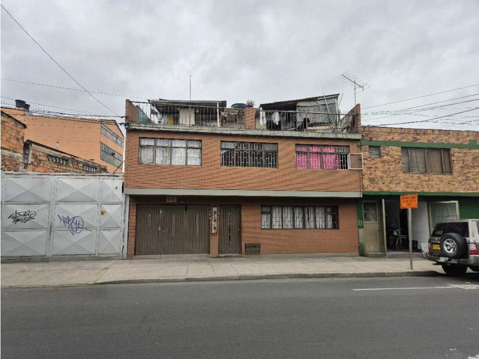 VENDO CASA SANTA SOFIA