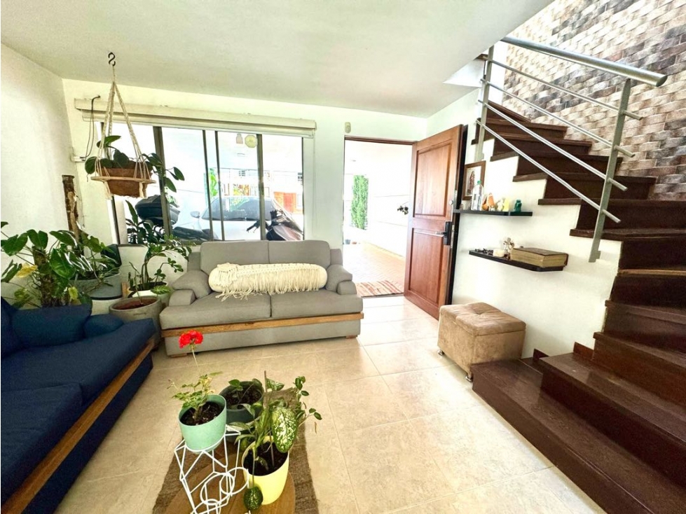 VENDO CASA SECTOR CUMBRES