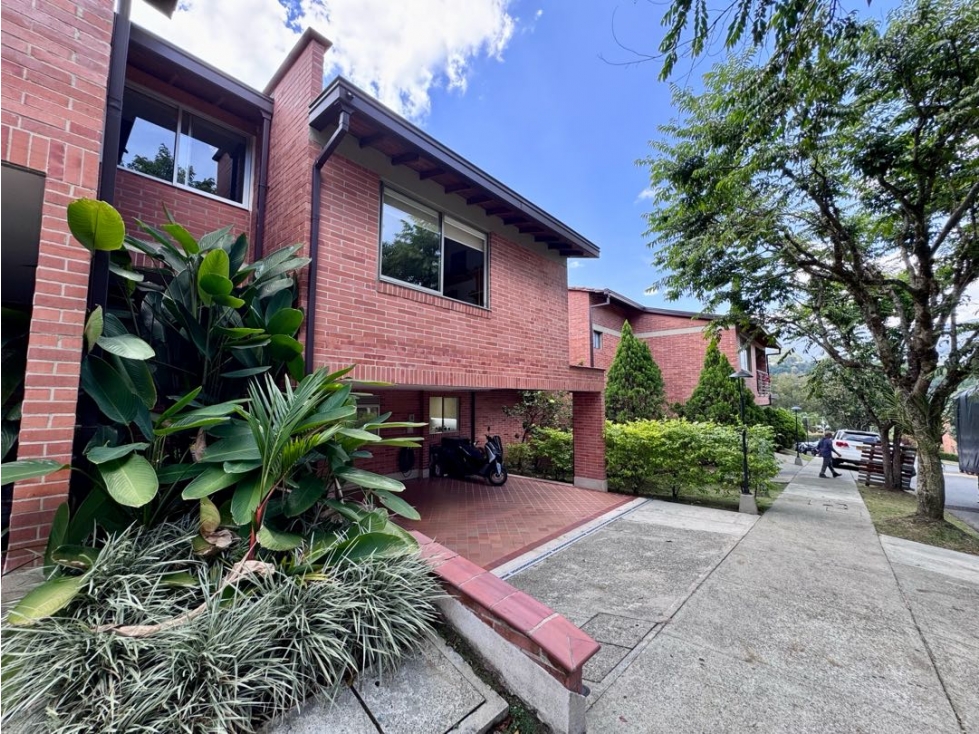 VENDO Casa Sector Cumbres 220 m²