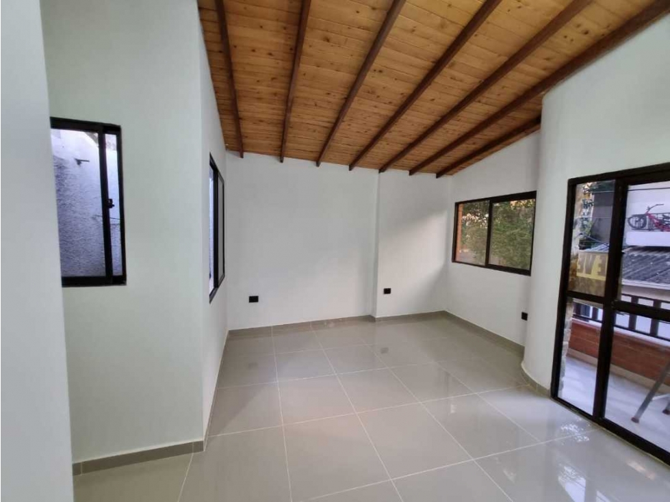 VENDO CASA SEGUNDO PISO EN ENVIGADO SECTOR LÁ MINA - 2
