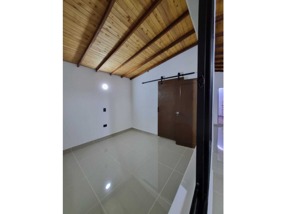 VENDO CASA SEGUNDO PISO EN ENVIGADO SECTOR LÁ MINA - 4
