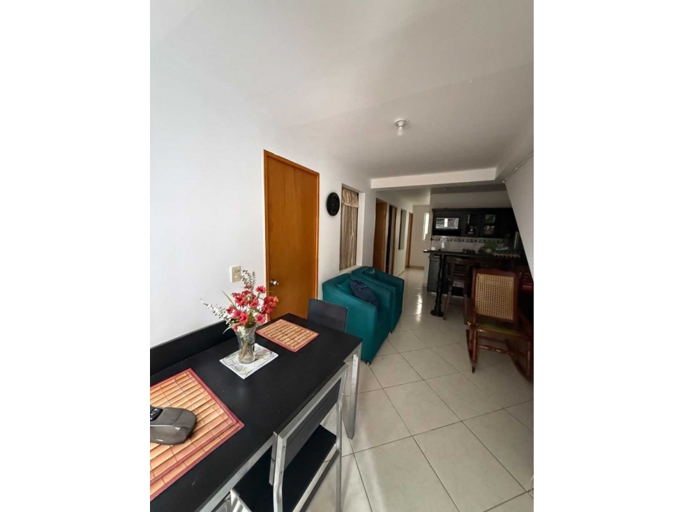 VENDO CASA SEGUNDO PISO EN ROBLEDO, CUENTA CON TERRAZA