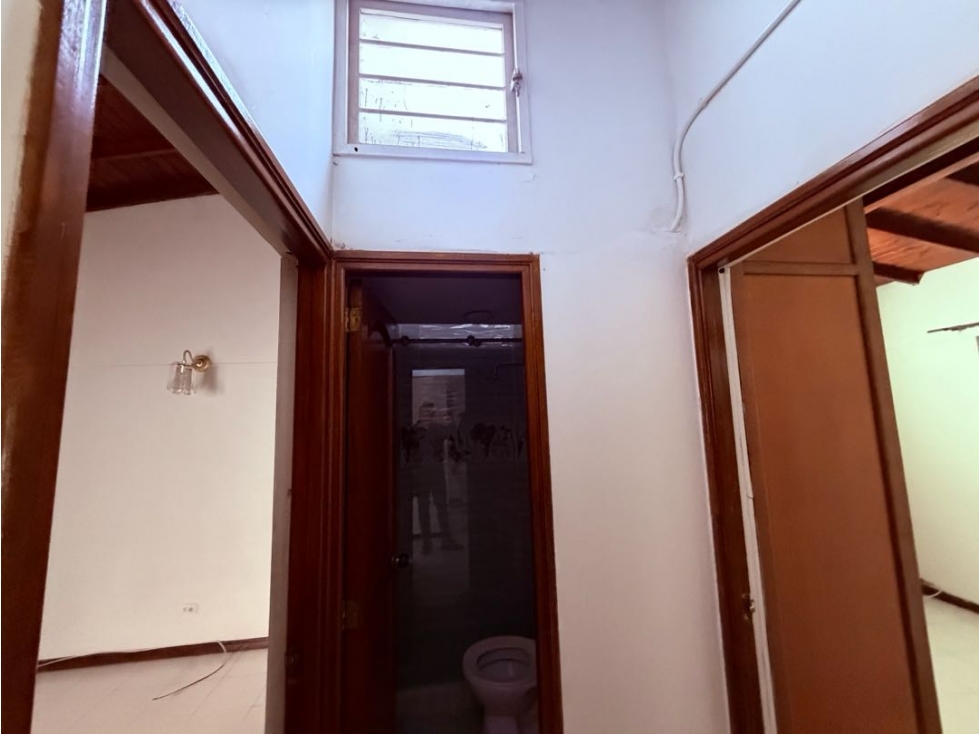 Vendo casa segundo piso en unidad residencial en calasanz, parqueadero — foto 3