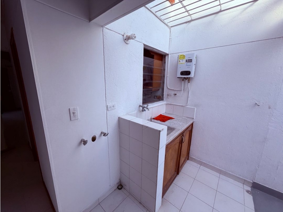 Vendo casa segundo piso en unidad residencial en calasanz, parqueadero — foto 5